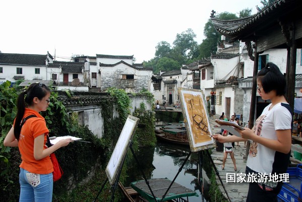 　　9月13日，座落在婺源縣秋口鎮(zhèn)李坑村“小橋、流水、人家”創(chuàng)作寫生基地的李坑章文灑店農(nóng)家樂。