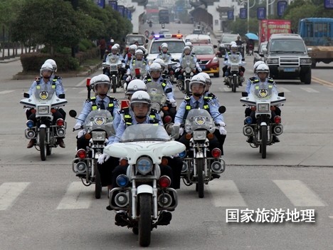 江西婺源：摩托騎警服務“最美鄉(xiāng)村”（