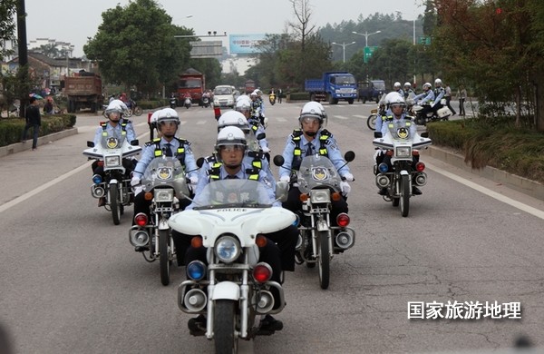 江西婺源：摩托騎警服務“最美鄉(xiāng)村”（