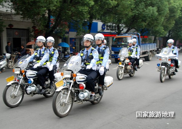 江西婺源：摩托騎警服務“最美鄉(xiāng)村”（