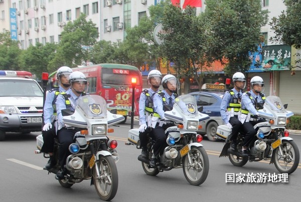 江西婺源：摩托騎警服務“最美鄉(xiāng)村”（